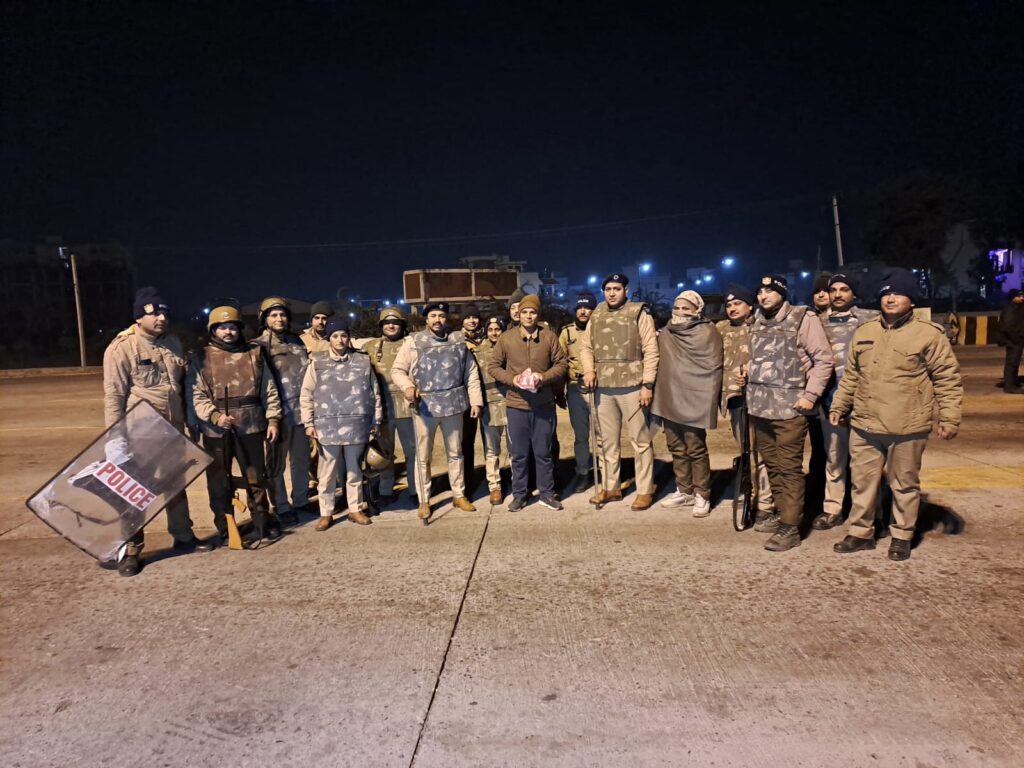 स्कॉर्पियो कार में बम की सूचना पर एलर्ट मोड पर आई हरिद्वार पुलिस मुस्तैदी के साथ बदमाशों को बहादराबाद टोल पर बम सहित धरा 1 IMG-20230112-WA0007
