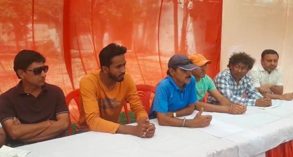 हरिद्वार क्रिकेट एसोसिएशन के पदाधिकारियों पर खिलाड़ियों के चयन में लगाया भेदभाव का आरोप। 1 IMG-20230421-WA0054