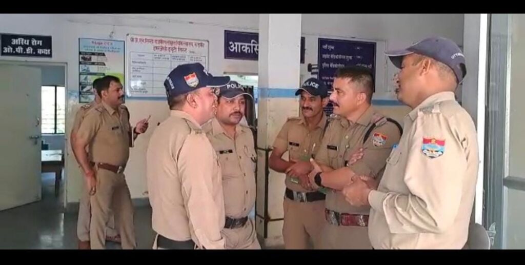 मंगलौर में दो पक्षों के बीच हुई गोलीबारी,तीन घायल मौके पर पुलिस बल तैनात 1 IMG-20230425-WA0023