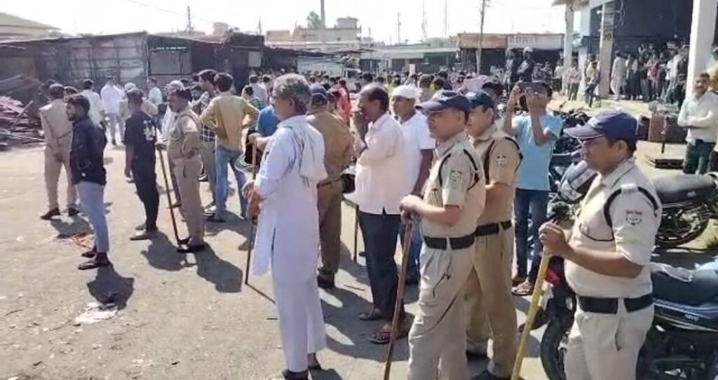 नवीन मंडी रुड़की मे चलाया अतिक्रमण हटाओ अभियान 1 IMG-20230606-WA0013