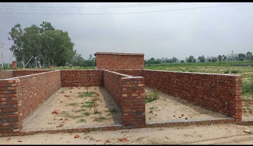 रुड़की के रहमतपुर गांव नौगजा पीर के सामने 8 बीघा में काट डाली अवैध कॉलोनी अवैध निर्माण लगातार जारी विकास प्राधिकरण के अधिकारी सो रहे हैं कुंभकरण की नींद 1 IMG-20230705-WA0034