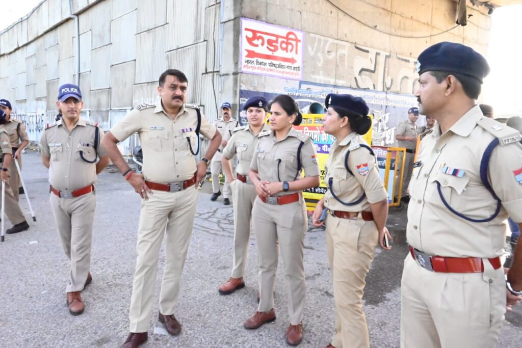एसएसपी हरिद्वार अजय सिंह एसपी देहात स्वपन किशोर एसपी क्राइम रेखा यादव एवं अन्य अधिकारियों को साथ लेकर स्थलीय निरीक्षण। 1 IMG-20230707-WA0051