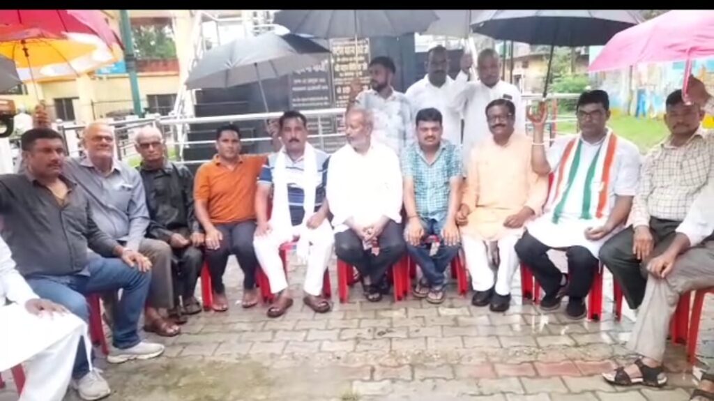 कांग्रेस कार्यकर्ताओ ने राहुल गांधी के समर्थन में 2 घंटे का किया मौन धारण 1 IMG-20230712-WA0005