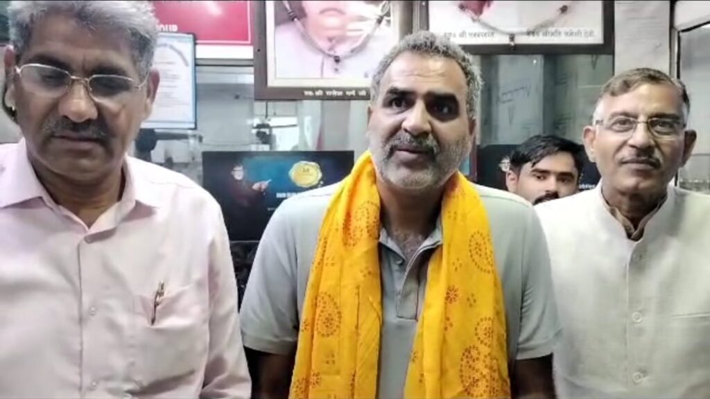 रुड़की ए टू जेड ऑटोमोबाइल पर पहुंचे केंद्रीय राज्य मंत्री संजीव बालियान का भाजपा नेताओं ने किया स्वागत 1 IMG-20230712-WA0006