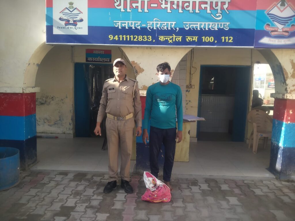 भगवानपुर पुलिस ने मुखबिर की सूचना पर छोटा हाथी में एक बैल को ले जाते हुए एक आरोपी को किया गिरफ्तार। 1 IMG-20231019-WA0027
