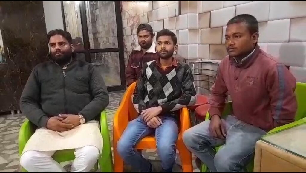 उत्तराखंड के नारसन बॉर्डर से देहरादून तक पदयात्रा निकाल डीजीपी से को सौंपेगे ज्ञापन - देखे क्या हुआ पूरा मामला ? 1 IMG-20231212-WA0002