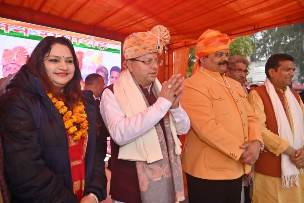 हरिद्वार में सीएम धामी की लोकप्रियता का नजारा: बारिश के बीच उमड़ी भीड़ 1 IMG-20241227-WA0030