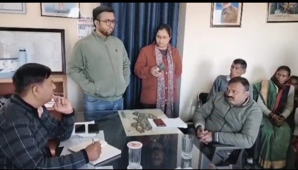 शीतकालीन यात्रा को देखते हुए खाद्य एवं पूर्ती विभाग की बड़ी कार्यवाही ओवररेटिंग एवं घरेलू गैस सिलेंडरो के व्यवसायिक इस्तेमाल को लेकर छापेमारी 1 Screenshot_20241219_125735_WhatsApp