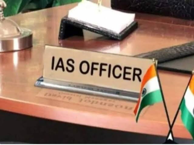 यूपी में IAS-IPS अफसरों का प्रमोशन, बड़े प्रशासनिक बदलाव की तैयारी। 1 images (2)