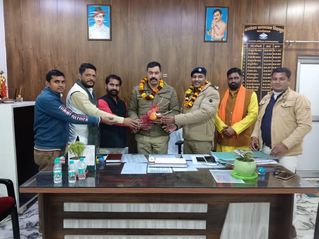 सिडकुल थाना प्रभारी मनोहर सिंह भंडारी को नशा तस्करों के खिलाफ कार्रवाई के लिए किया सम्मानित। 1 IMG-20250105-WA0023
