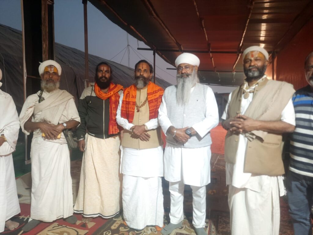 हमारी परंपराओं का निर्वाह करने वाले का हम आदर और सम्मान करते हैं- श्री महंत राजेंद्र दास 1 IMG-20250111-WA0024