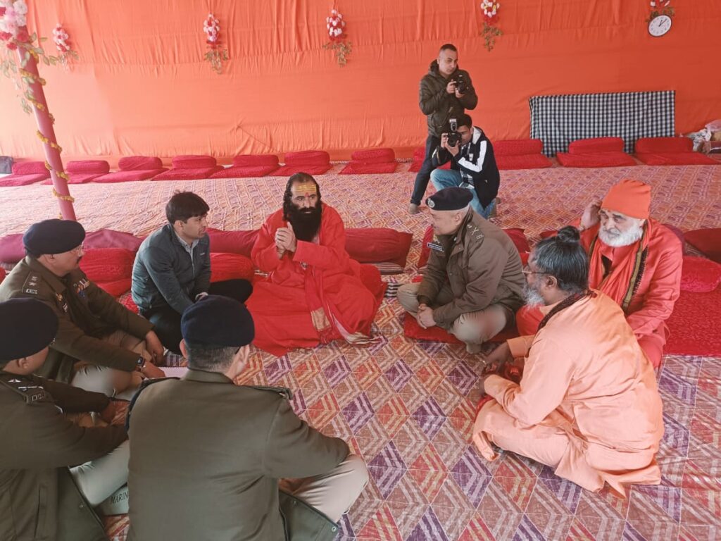 मौनी अमावस्या के शाही स्नान की व्यवस्थाओं को लेकर अखिल भारतीयअखाड़ा परिषद अध्यक्ष ने की प्रशासनिक अधिकारियों से वार्ता 1 IMG-20250117-WA0042