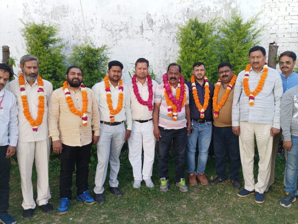 जिला प्रेस क्लब हरिद्वार के चुनाव संपन्न राकेश वालिया बने अध्यक्ष अनिल बिष्ट महामंत्री 1 IMG-20250401-WA0113