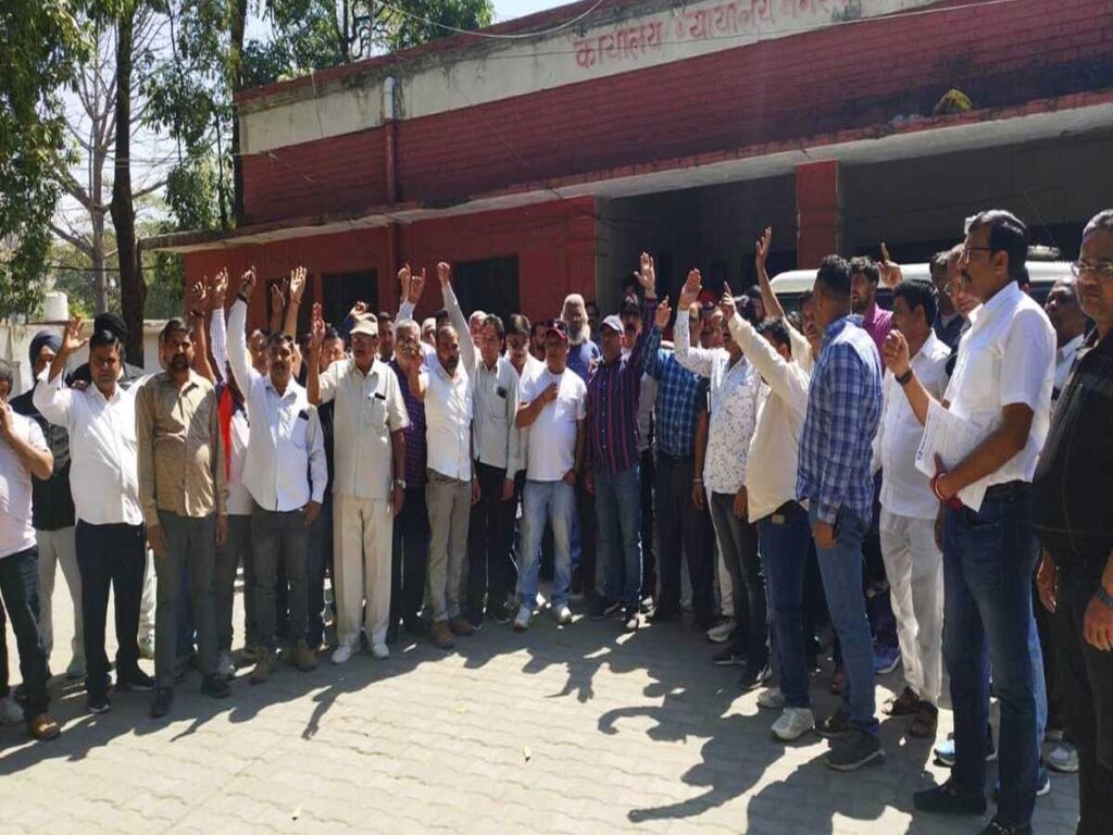 चारधाम यात्रा में रजिस्ट्रेशन बंद करने की मांग को लेकर मुख्यमंत्री को लिखा ज्ञापन 1 01- (12)