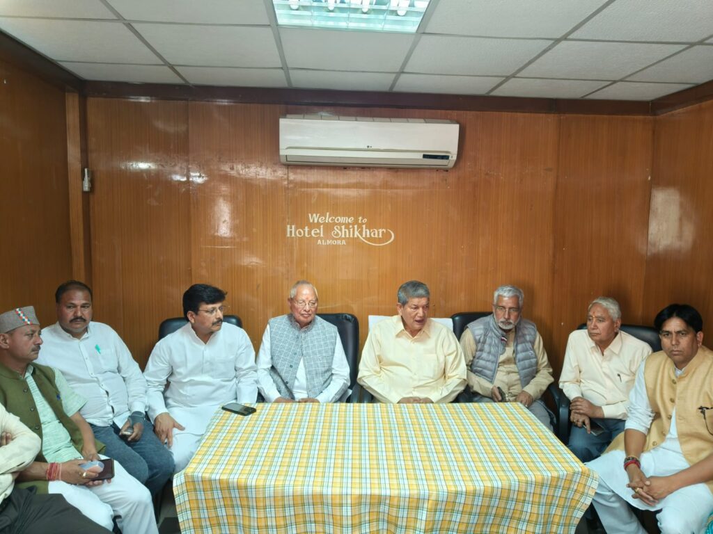 हरीश रावत का राज्य सरकार पर हमला, बदहाल सड़कों और पलायन पर जताई चिंता 1 01- (4)