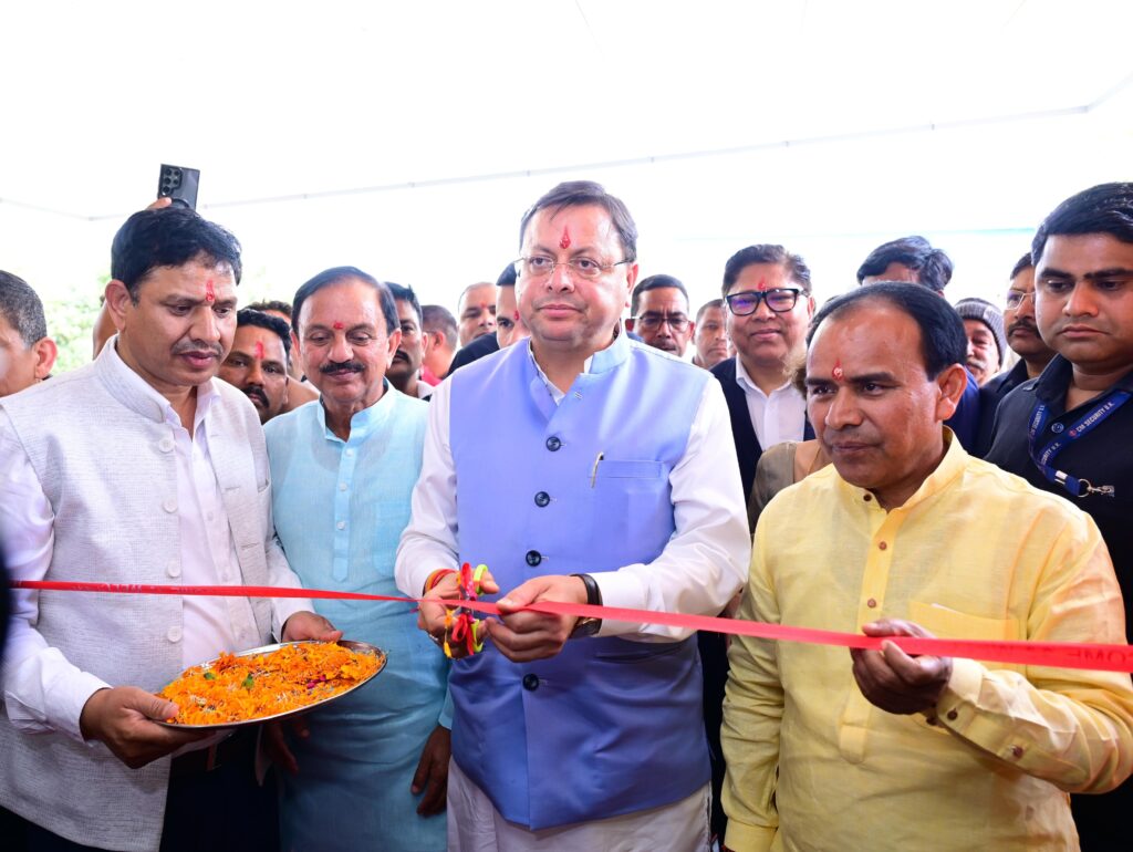 मुख्यमंत्री धामी ने 1232 नर्सिंग अधिकारियों को प्रदान किये नियुक्ति पत्र 1 02- (1)