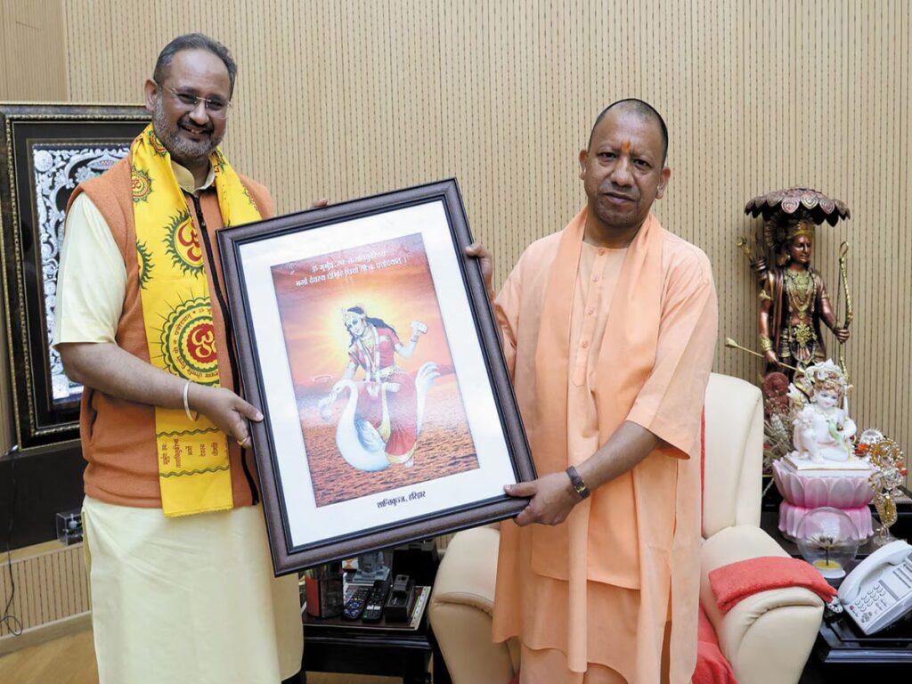 डॉ चिन्मय पण्ड्या ने की उ०प्र० के सीएम योगी आदित्यनाथ से भेंट 1 02 (12)