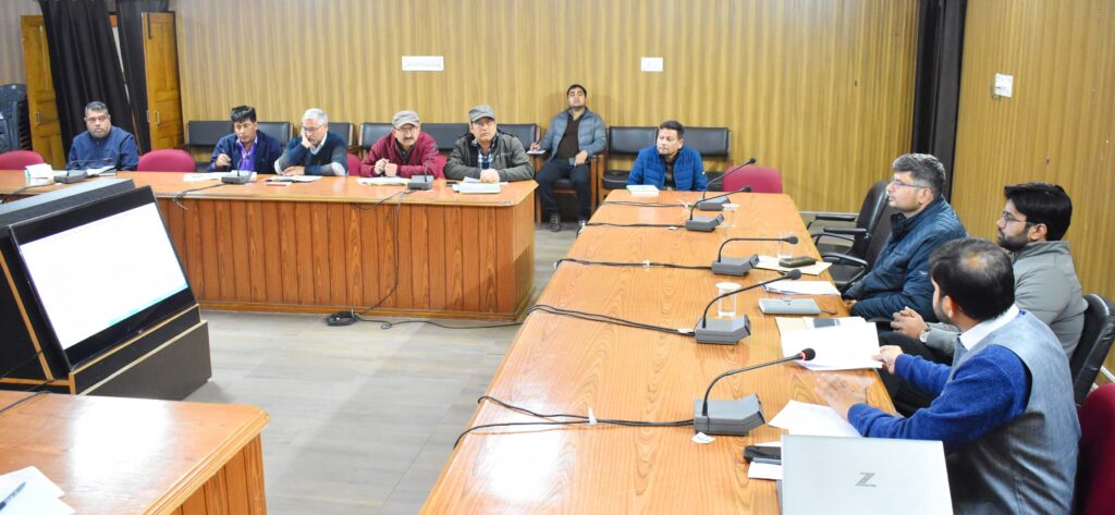 डीएम ने की आरआईडीएफ के तहत संचालित विकास कार्यो की समीक्षा 1 03-