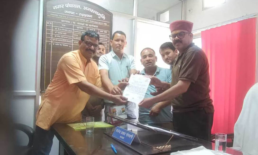 व्यापारियों पर टैक्स और लाइसेंस शुल्क बढ़ाने पर आपत्ति 1 04 (3)