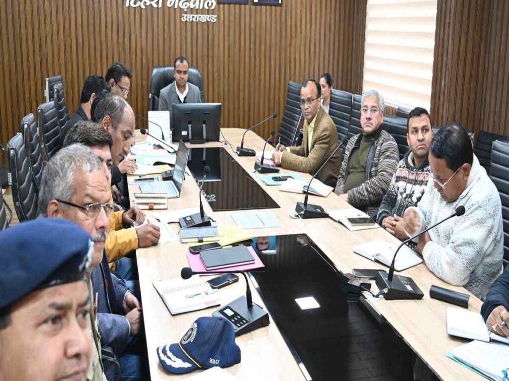 सड़क सुरक्षा से जुड़े कार्यों में न बरतें लापरवाही: डीएम 1 05-