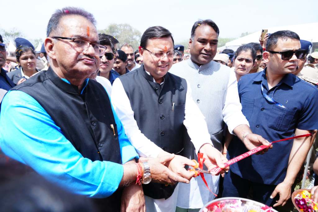 सीएम धामी ने किया राज्य सरकार के सेवा, सुशासन और विकास के तीन साल पूर्ण होने के अवसर पर सर्वे स्टेडियम, देहरादून में आयोजित कार्यक्रम में प्रतिभाग 1 05- (1)