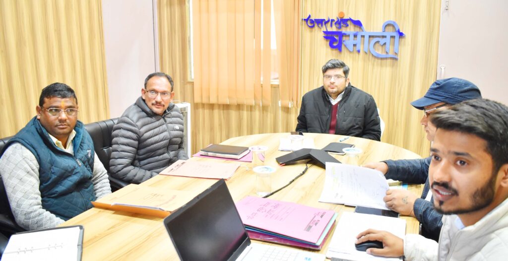 डीएम ने की उरेड़ा विभाग के अन्तर्गत कुसुम योजना व पीएम सूर्यघर योजना की समीक्षा की 1 10 (8)