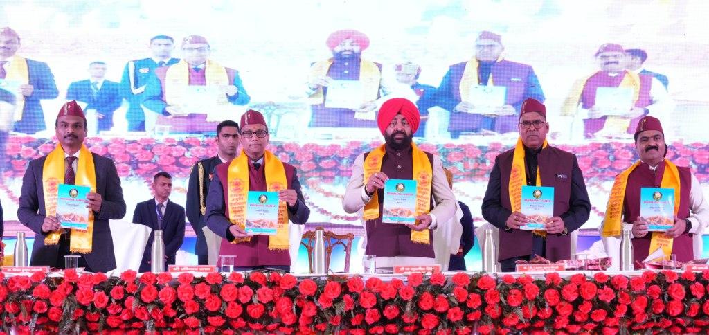 आयुर्वेद केवल एक चिकित्सा पद्धति नहीं, बल्कि जीवन जीने की एक वैज्ञानिक पद्धति : राज्यपाल 1 15 (5)