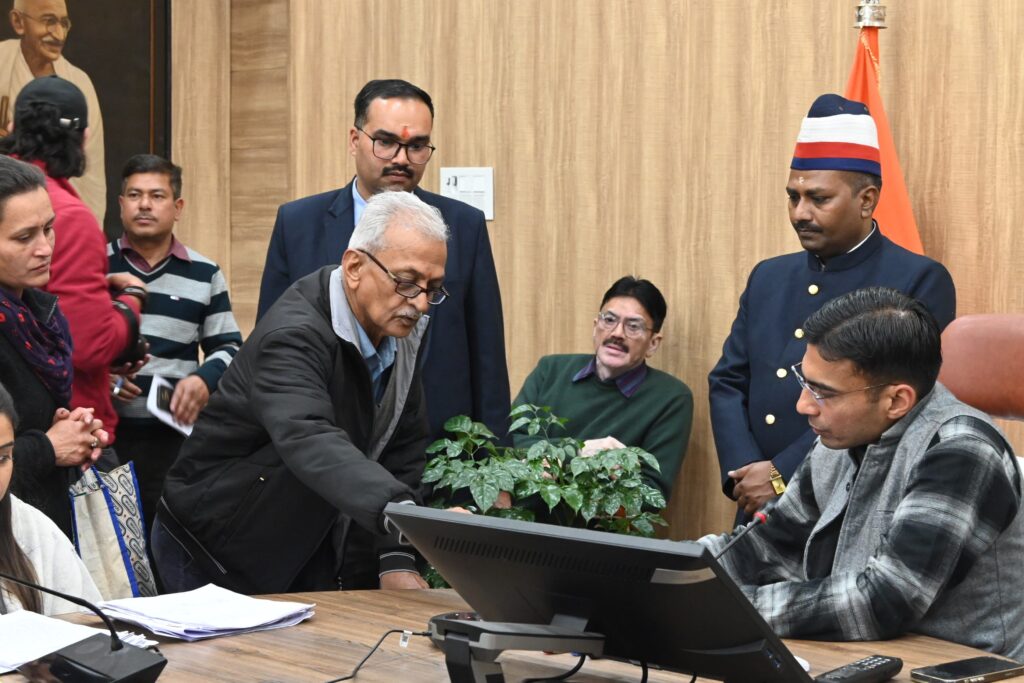 मुख्यमंत्री के जन सेवा सुशासन को सार्थक कर रहा जिला प्रशासन का जनता दर्शन 1 22-