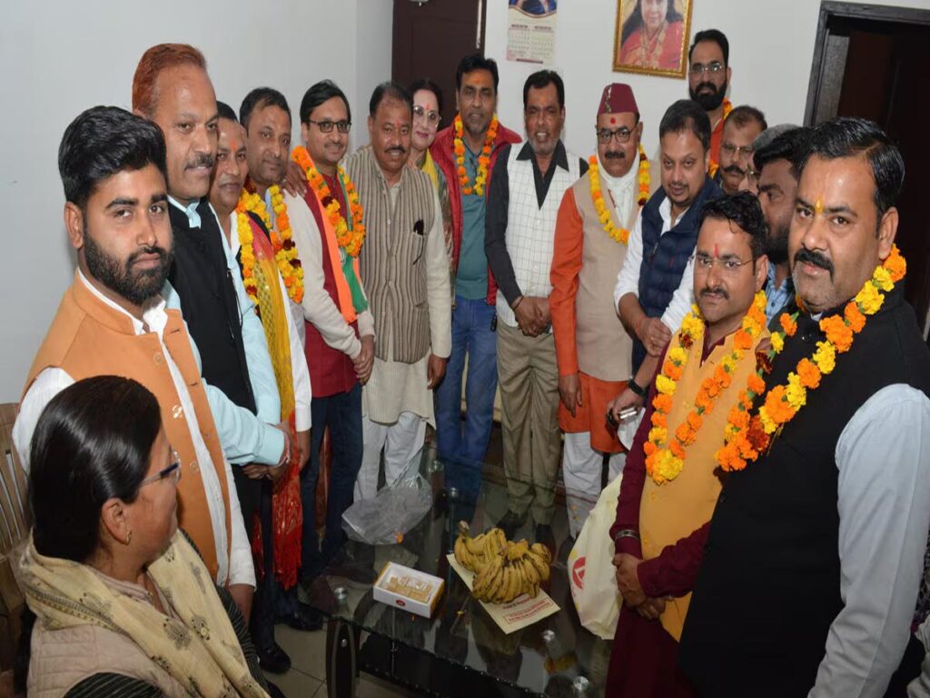 नवनियुक्त मंडल अध्यक्षों का स्वागत किया 1 23 (3)