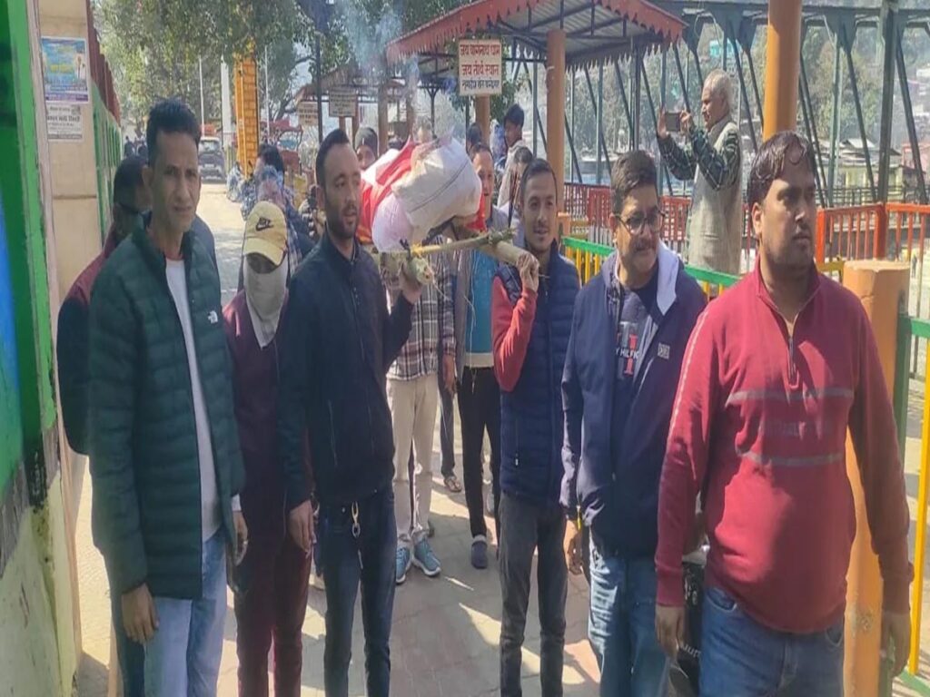 संघर्ष वाहिनी ने निकाली प्रेमचंद की प्रतीकात्मक शवयात्रा 1 25- (3)