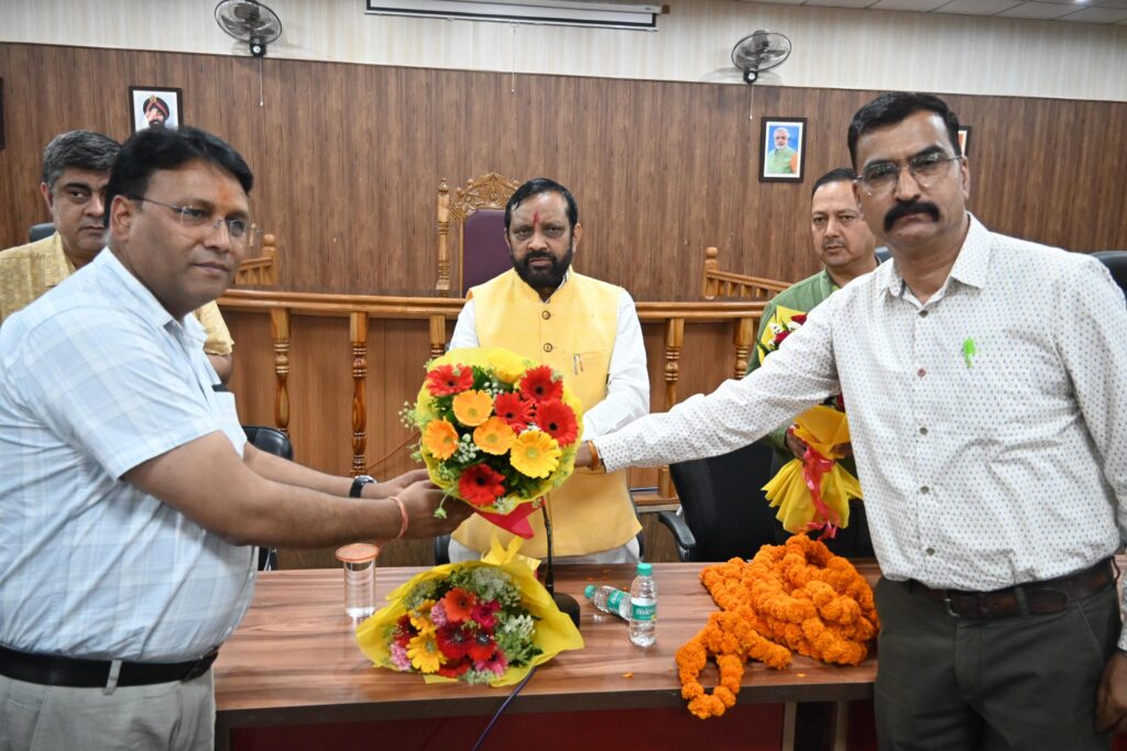 साप्ताहिक अवकाश, न्यूनतम 500 रु0 प्रतिदिन के हिसाब से पर्यावरण मित्रों को दें वेतन - उपाध्यक्ष, 1 37