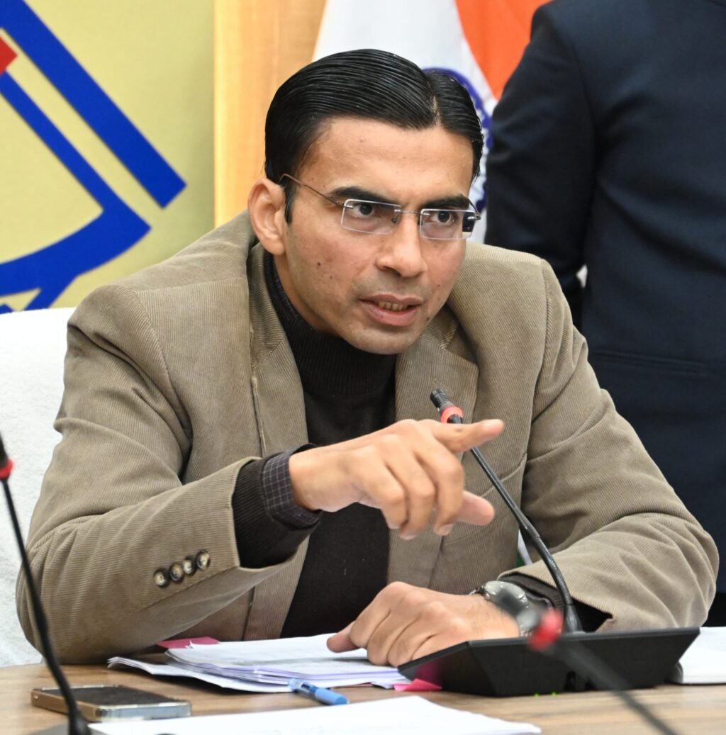 प्रशासन की गंभीरता को मौके पर ही परखें जनमानसः डीएम 1 IMG-20241225-WA0269-scaled