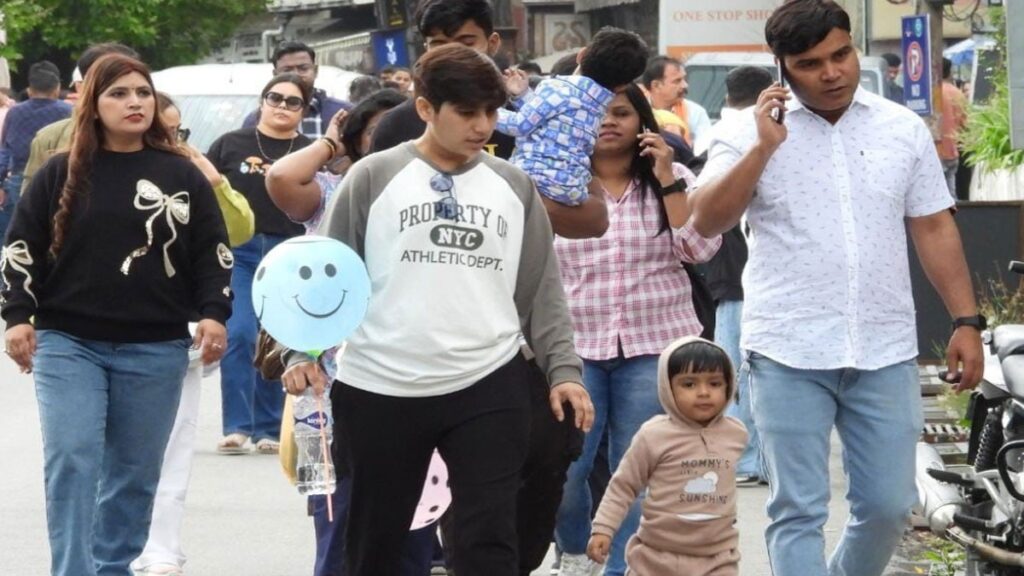 छुट््िटयां बिताने नैनीताल पहंुचे भारी संख्या में पर्यटक 1 d 4 (20)