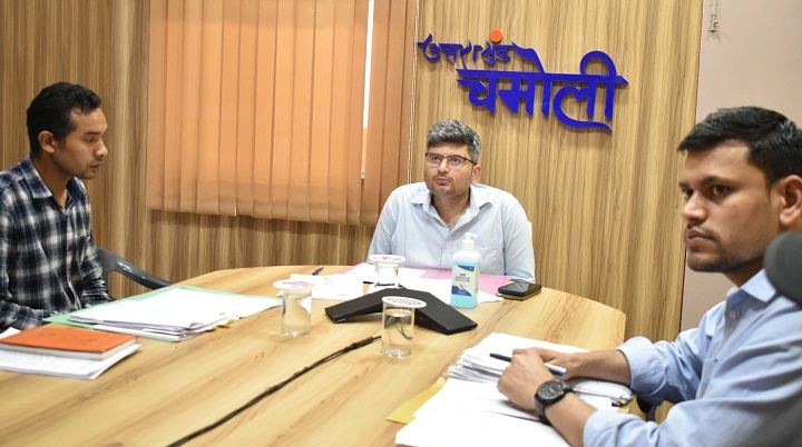 जिलाधिकारी ने यूसीसी मामलों को तेजी से निपटाने को कहा 1 17 (20)