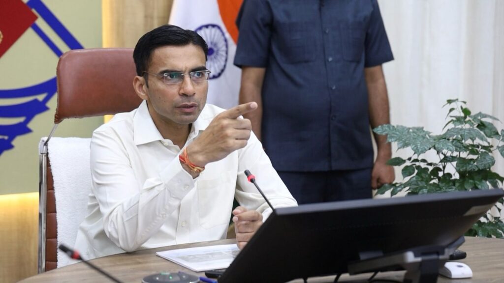 मानव गरिमा और जनभावना का सम्मान सर्वोपरि है; किसी भी तरह की धोखाधड़ी को बर्दाश्त नहीं किया जाएगा : डीएम 1 19 (2)