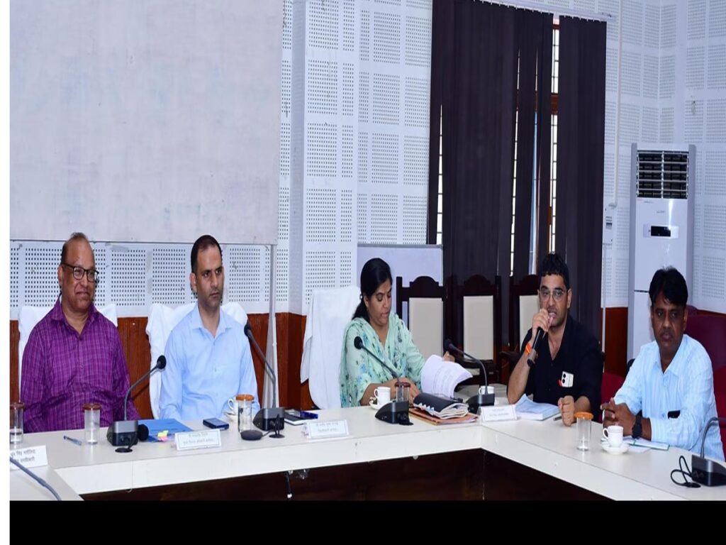प्रशासन ने 15 जोनल व 61 सेक्टर मजिस्ट्रेटों को प्रथम प्रशिक्षण प्रदान किया 1 35 (9)
