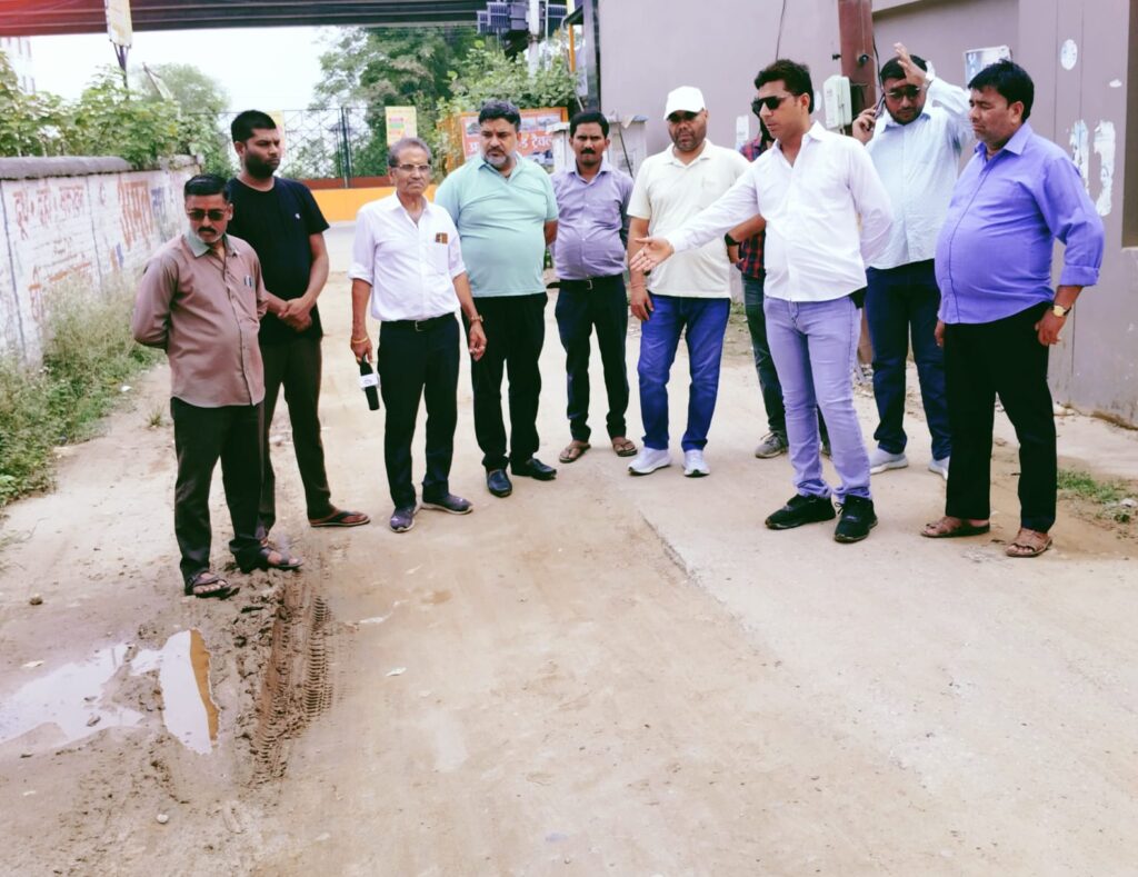सीवर निर्माण में अनियमितता और लापरवाही जनता के अधिकारों का हनन है, जिसे हरगिज़ सहन नहीं किया जाएगा – सुनील सेठी 1 SUNIL SETI