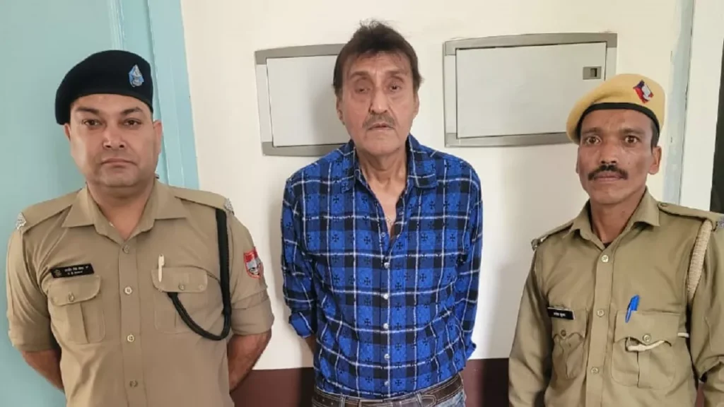 चैक बाउंस मामले में फरार चल रहा बॉलीवुड का डायरेक्टर गिरफ्तार 1 d 1 (54)