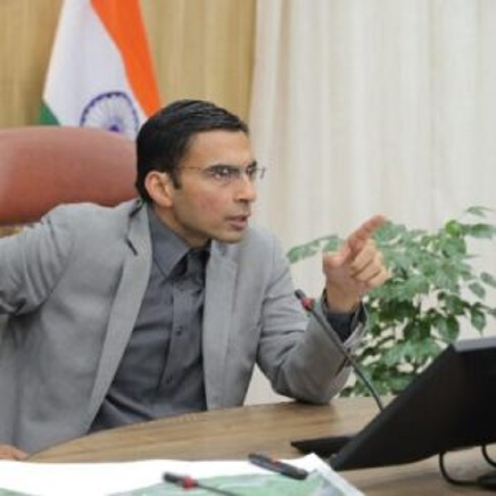 डीएम के निर्देशन में भिक्षावृति और बाल मजदूरी पर एक्शन जारी 1 dm (1)