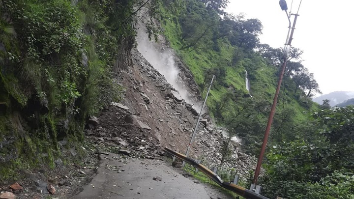 लच्छीवाला जंगल में हाथियों का आतंक, रात में वाहन पर किया हमला 1 d 5 (60)