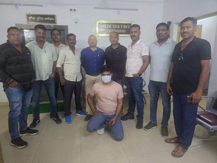 दून से दबोचा गया अंतर्राष्ट्रीय हथियार तस्कर, STF और महाराष्ट्र क्राइम ब्रांच की संयुक्त कार्रवाई 1 d 7 (27)