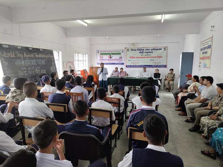 बाल सुरक्षा पर जागरूकता के लिए पौड़ी में विधिक साक्षरता शिविर आयोजित 1 jiladhikari