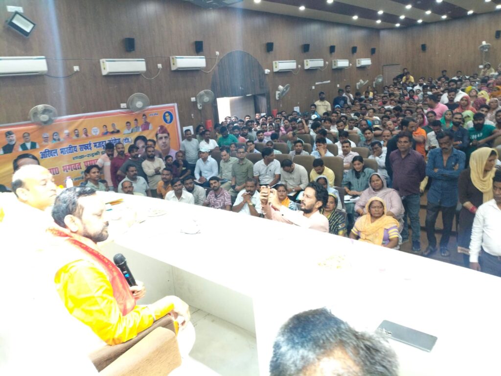 मकवाना ने रुड़की में सफाई विभागों की समीक्षा बैठक की 1 WhatsApp Image 2025-08-05 at 5.42.19 PM (3)
