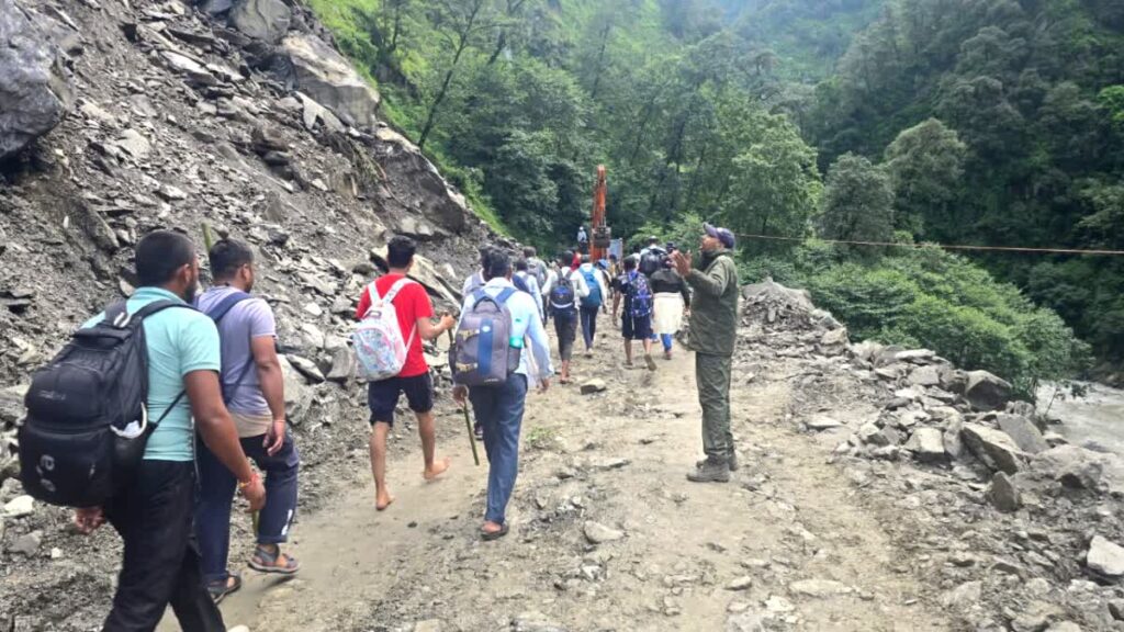 मौसम साफ, केदारनाथ धाम की यात्रा पुनः शुरू 1 d 2 (73)