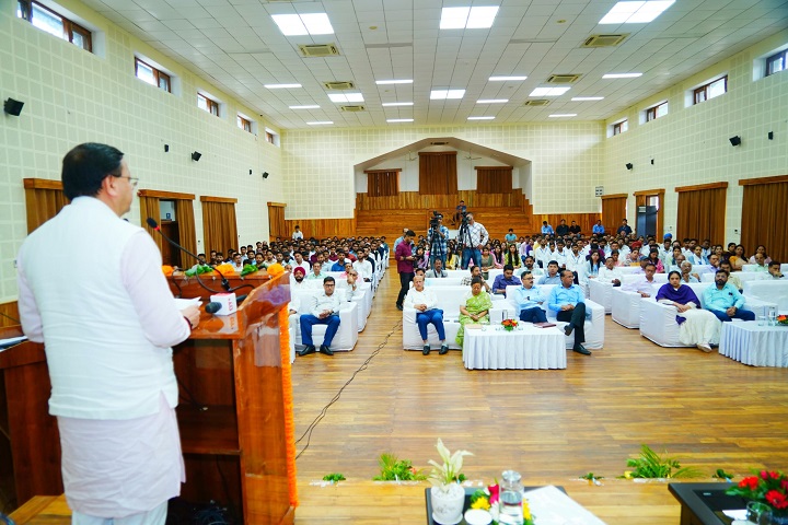 187 अभ्यर्थियों को मिला सरकारी नौकरी का तोहफा, सीएम ने सौंपे नियुक्ति पत्र 1 d 4 (66)