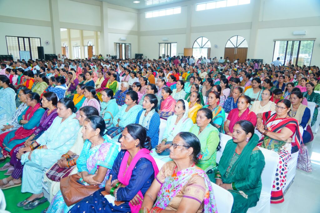 पीएम किसान योजना की 20वीं किस्त जारी, 20,500 करोड़ रुपये का डिजिटल ट्रांसफर 1 dhami ji 6