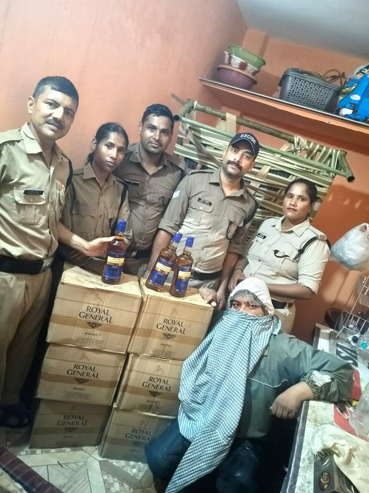 कोटद्वार में चंडीगढ़ ब्रांड की अवैध शराब पकड़ी गई, एक युवक हिरासत में 1 pauri