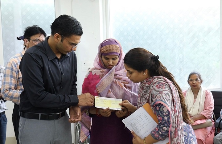 मुख्यमंत्री की प्रेरणा से वंचित वर्ग को जोड़ने का प्रयास: जिलाधिकारी 2 08