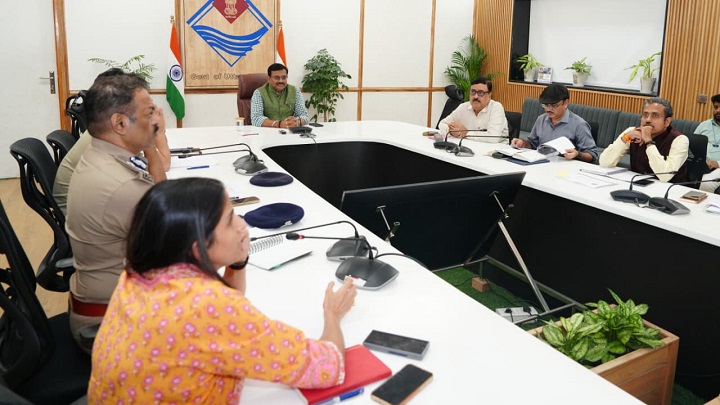 मुख्य सचिव 3]