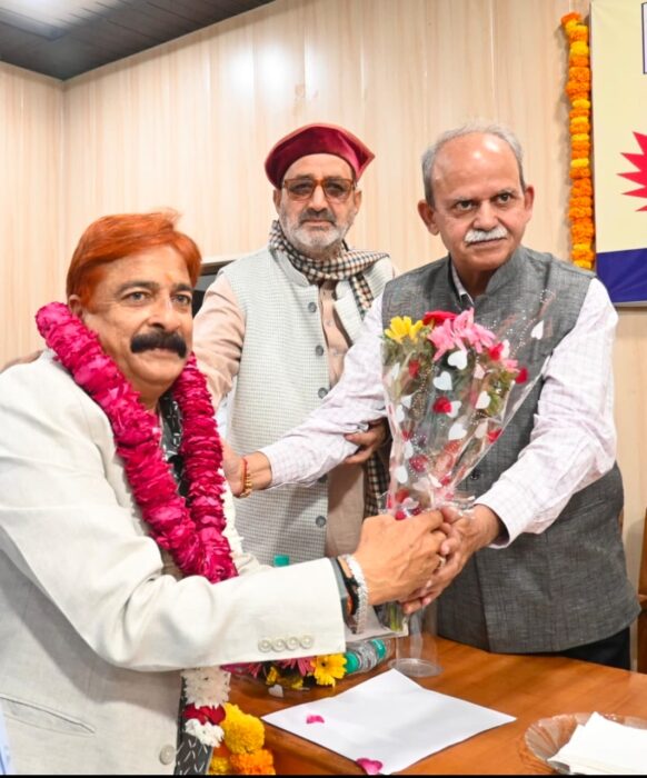 1762877961 684 हिंदी पत्रकारिता कभी खत्म नहीं होगी। पत्रकारों को डिप्लोमा नहीं